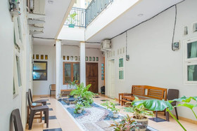 Guest House Kost and Kantin by RedDoorz