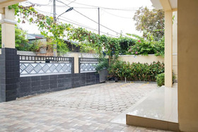 Guest House Kost and Kantin by RedDoorz