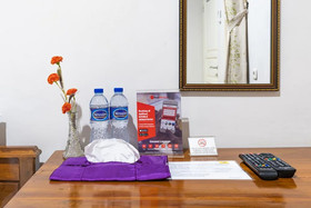 Guest House Kost and Kantin by RedDoorz