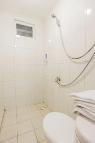 Lauv Room Grand Centerpoint by OYO Rooms