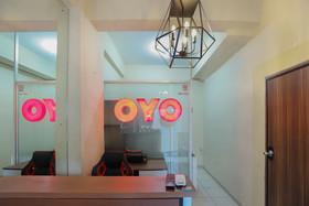 Lauv Room Grand Centerpoint by OYO Rooms