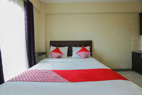 Lauv Room Grand Centerpoint by OYO Rooms