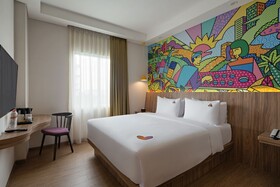 MaxOneHotels At Kota Harapan Indah Bekasi