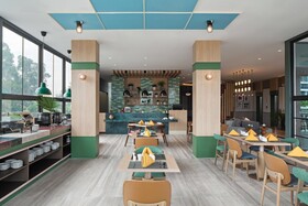 MaxOneHotels At Kota Harapan Indah Bekasi