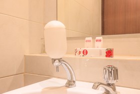 OYO Flagship 755 Appartel Grand Dhika City