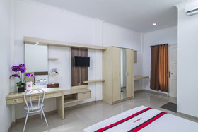 RedDoorz @ Jatiwaringin