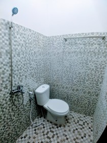 RedDoorz Syariah Plus near Jatiwarna Toll Gate