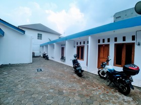 RedDoorz Syariah Plus near Jatiwarna Toll Gate