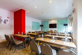 Monoloog Hotel Bekasi