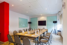 Monoloog Hotel Bekasi