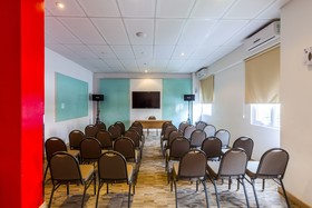 Monoloog Hotel Bekasi