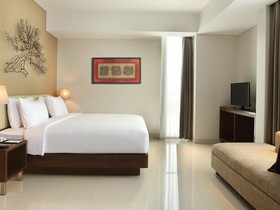 Santika Premiere Kota Harapan Indah