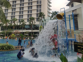 Santika Premiere Kota Harapan Indah