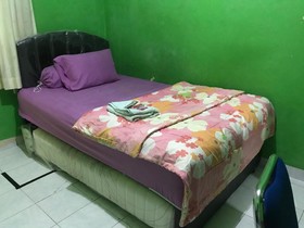 Surya Inn Syariah by OYO Rooms