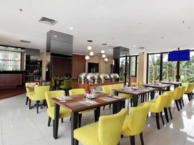 Sans Hotel The Green Bekasi by RedDoorz