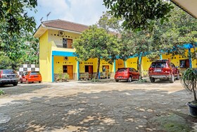 Hotel Family Blitar by OYO