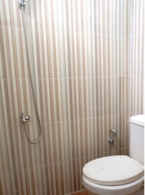 Kost Putih Syariah By OYO