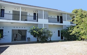 Kost Putih Syariah By OYO