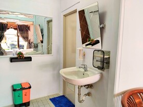 Hotel New Gondangdia Powered By Cocotel