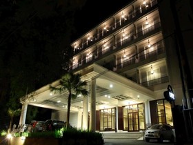 Royal Hotel