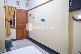 Athaya Guesthouse Syariah by OYO Rooms