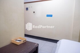 Athaya Guesthouse Syariah by OYO Rooms