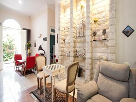 Damar Kusumo Guest House by OYO Rooms