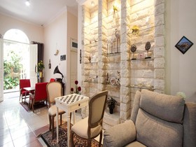 Damar Kusumo Guest House by OYO Rooms