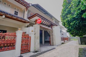 Kenari House Syariah by OYO Rooms