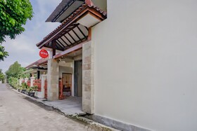 Kenari House Syariah by OYO Rooms