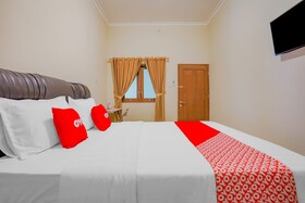 Kenari House Syariah by OYO Rooms