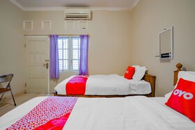 Kenari House Syariah by OYO Rooms