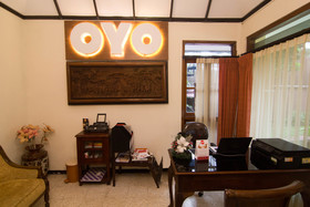 OYO 261 Sasono Putro Guest House