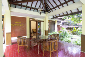OYO 261 Sasono Putro Guest House
