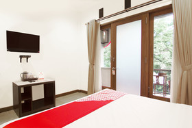 OYO 261 Sasono Putro Guest House