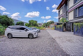 SUPER OYO Capital O Keenan Living