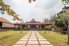 Joglo Garut Cottage by OYO Rooms