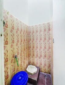 Spot On 91606 Nadin Guest House Syariah