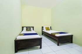 Spot On 91606 Nadin Guest House Syariah