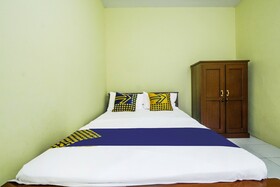 Spot On 91606 Nadin Guest House Syariah