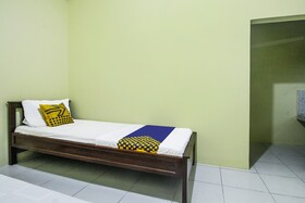 Spot On 91606 Nadin Guest House Syariah