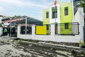 Spot On 91606 Nadin Guest House Syariah