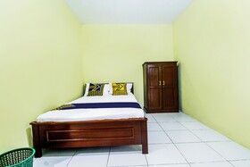 Spot On 91606 Nadin Guest House Syariah