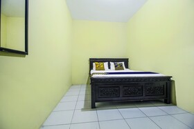 Spot On 91606 Nadin Guest House Syariah