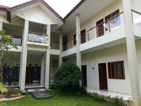 Aleyra Hotel & Villa