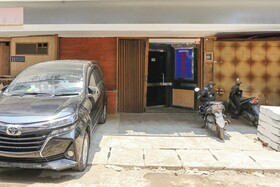 Capital O 93261 Fresh Hotel Near Stasiun Jakarta Kota