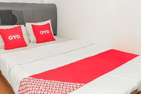 Capital O 93261 Fresh Hotel Near Stasiun Jakarta Kota