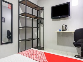 Collection O 91131 New V1 Hotel Near Stasiun Mangga Besar