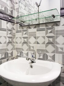 Collection O 91131 New V1 Hotel Near Stasiun Mangga Besar