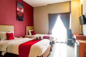 RedDoorz Plus Near Blok M Square